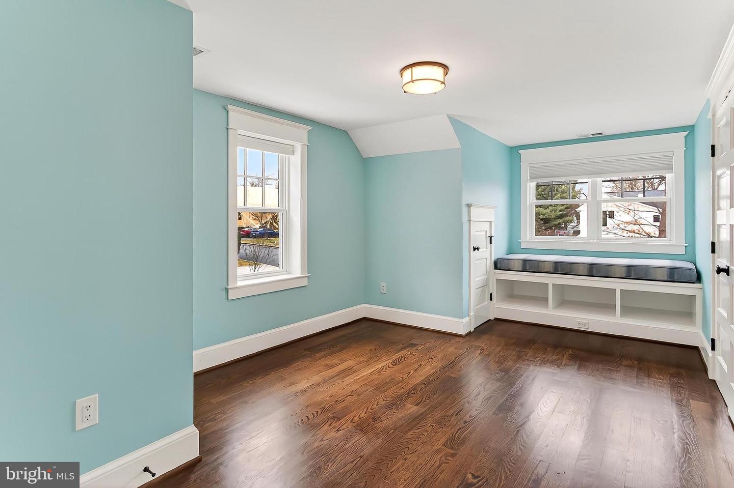 1007 N SYCAMORE ST, FALLS CHURCH, Virginia 22046, 5 Bedrooms Bedrooms, ,4 BathroomsBathrooms,Residential,For sale,1007 N SYCAMORE ST,VAFA2003464 MLS # VAFA2003464