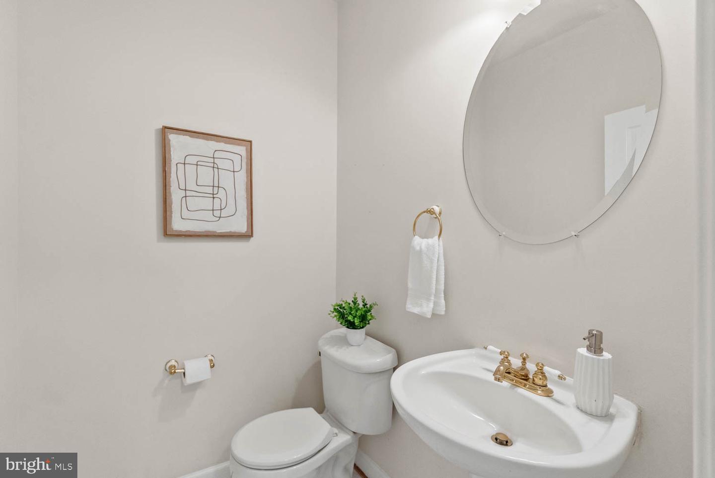 1050 NORTHFALLS CT, GREAT FALLS, Virginia 22066, 6 Bedrooms Bedrooms, ,4 BathroomsBathrooms,Residential,For sale,1050 NORTHFALLS CT,VAFX2280240 MLS # VAFX2280240