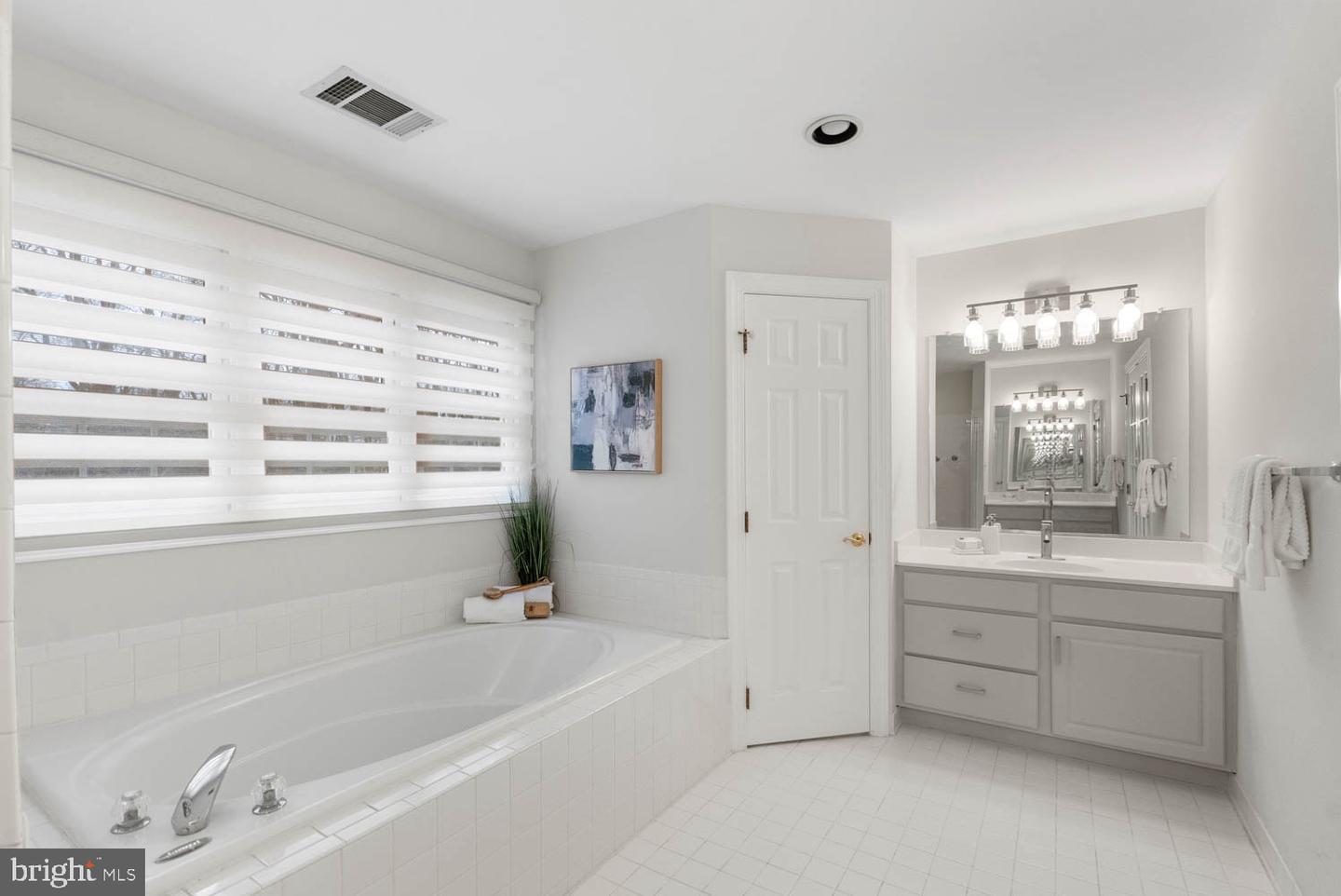 1050 NORTHFALLS CT, GREAT FALLS, Virginia 22066, 6 Bedrooms Bedrooms, ,4 BathroomsBathrooms,Residential,For sale,1050 NORTHFALLS CT,VAFX2280240 MLS # VAFX2280240