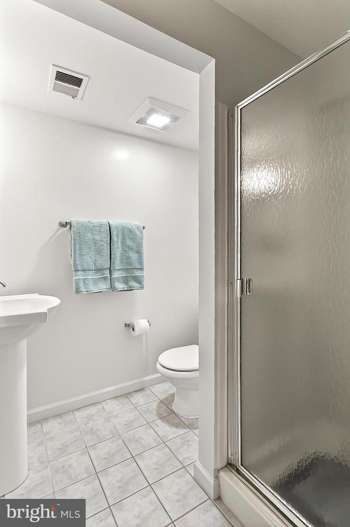 221 GUNDRY DR, FALLS CHURCH, Virginia 22046, 3 Bedrooms Bedrooms, ,3 BathroomsBathrooms,Residential,For sale,221 GUNDRY DR,VAFA2003476 MLS # VAFA2003476