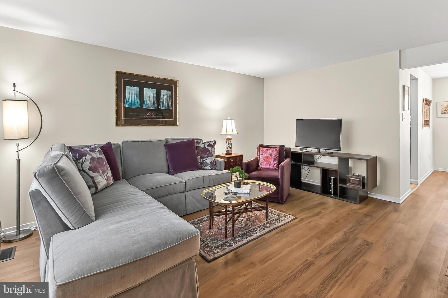 221 GUNDRY DR, FALLS CHURCH, Virginia 22046, 3 Bedrooms Bedrooms, ,3 BathroomsBathrooms,Residential,For sale,221 GUNDRY DR,VAFA2003476 MLS # VAFA2003476