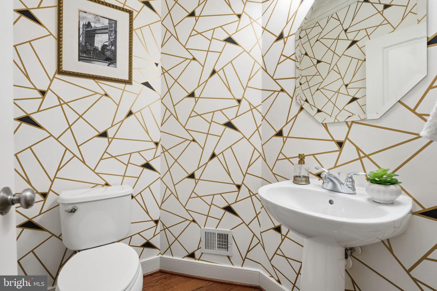 2993 ESKRIDGE RD, FAIRFAX, Virginia 22031, 4 Bedrooms Bedrooms, ,4 BathroomsBathrooms,Residential,For sale,2993 ESKRIDGE RD,VAFX2281564 MLS # VAFX2281564