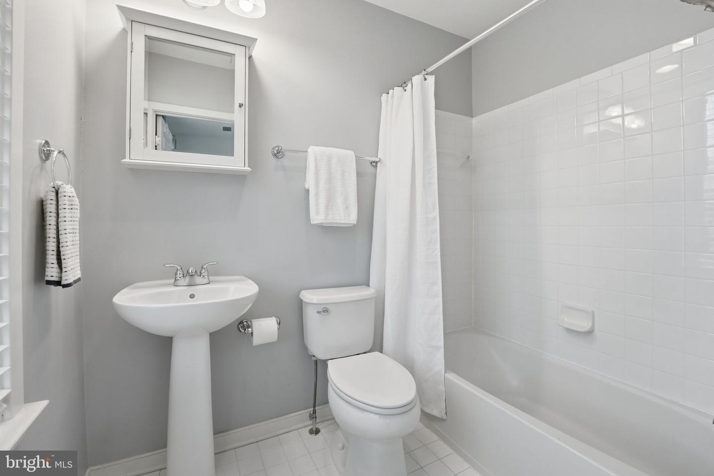 2993 ESKRIDGE RD, FAIRFAX, Virginia 22031, 4 Bedrooms Bedrooms, ,4 BathroomsBathrooms,Residential,For sale,2993 ESKRIDGE RD,VAFX2281564 MLS # VAFX2281564