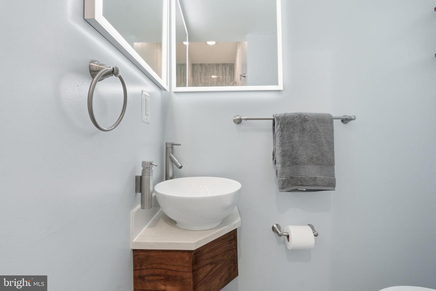 2993 ESKRIDGE RD, FAIRFAX, Virginia 22031, 4 Bedrooms Bedrooms, ,4 BathroomsBathrooms,Residential,For sale,2993 ESKRIDGE RD,VAFX2281564 MLS # VAFX2281564