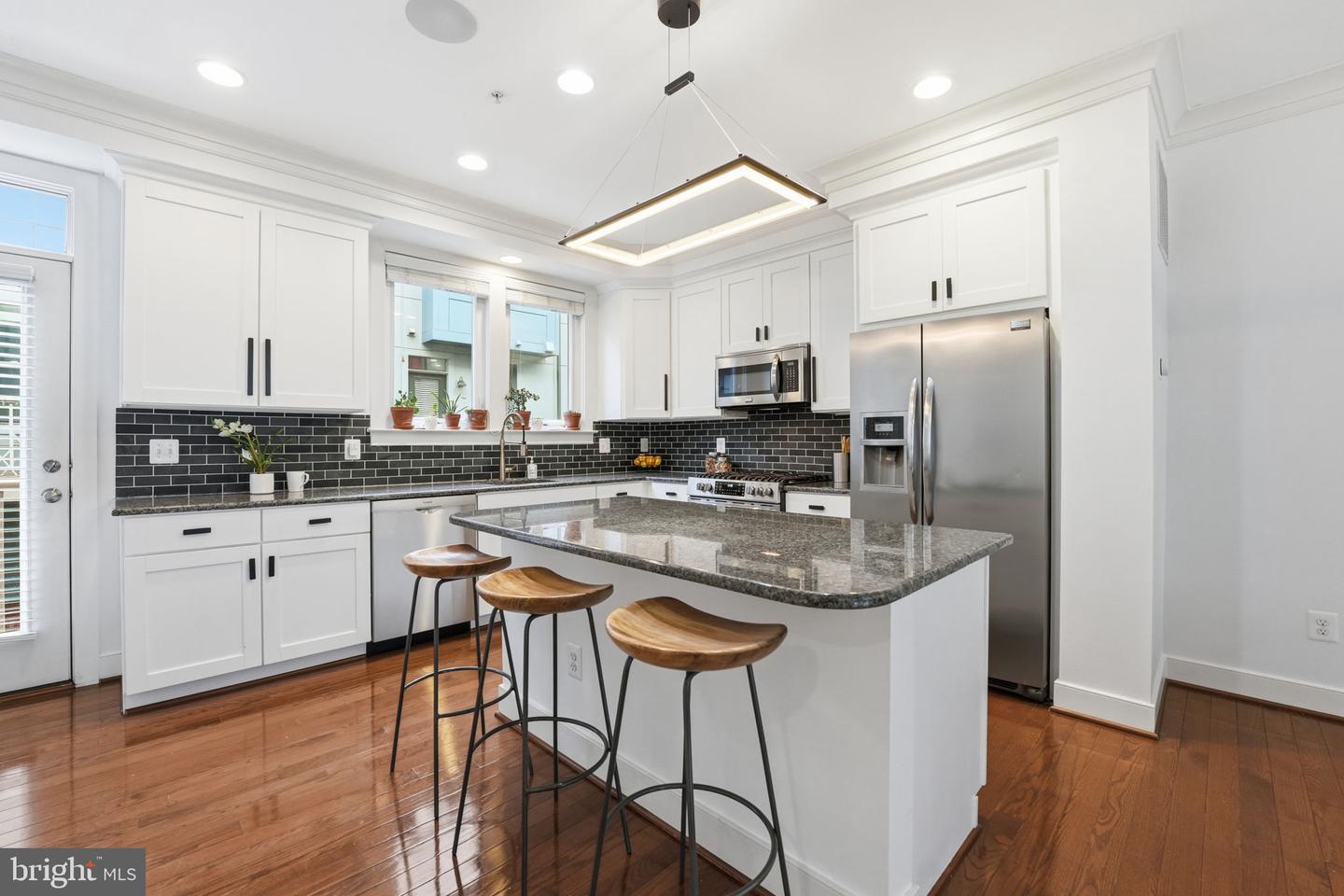 2993 ESKRIDGE RD, FAIRFAX, Virginia 22031, 4 Bedrooms Bedrooms, ,4 BathroomsBathrooms,Residential,For sale,2993 ESKRIDGE RD,VAFX2281564 MLS # VAFX2281564