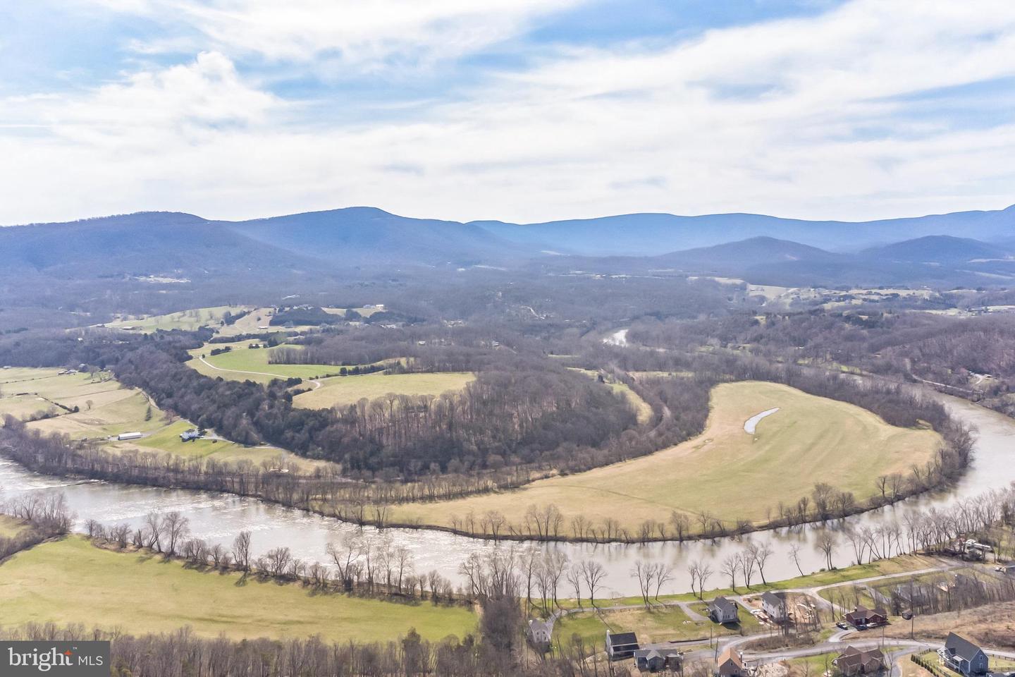 261 SUNSET VILLAGE RD, FRONT ROYAL, Virginia 22630, 3 Bedrooms Bedrooms, 3 Rooms Rooms,3 BathroomsBathrooms,Residential,For sale,261 SUNSET VILLAGE RD,VAWR2012910 MLS # VAWR2012910