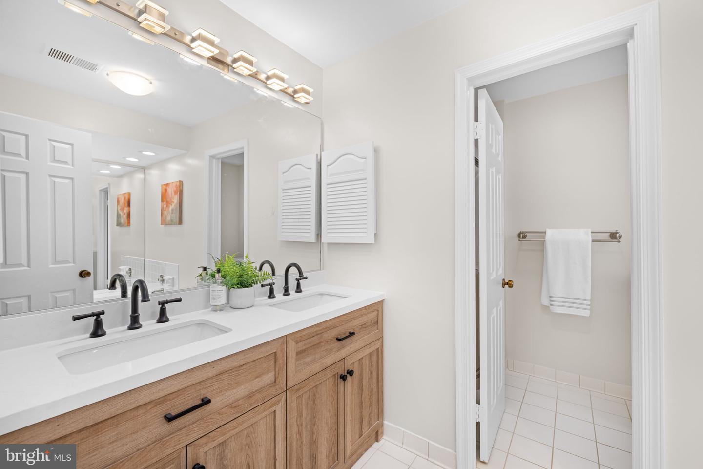 1446 LAUREL HILL RD, VIENNA, Virginia 22182, 4 Bedrooms Bedrooms, ,3 BathroomsBathrooms,Residential,For sale,1446 LAUREL HILL RD,VAFX2281972 MLS # VAFX2281972