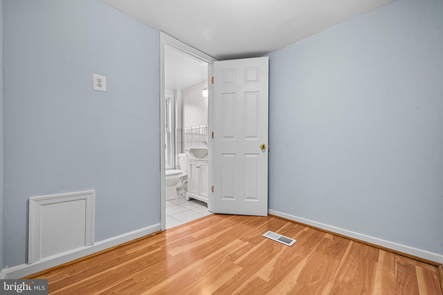 1003 V ST NW, WASHINGTON, District Of Columbia 20001, 2 Bedrooms Bedrooms, ,1 BathroomBathrooms,Residential,For sale,1003 V ST NW,DCDC2234806 MLS # DCDC2234806