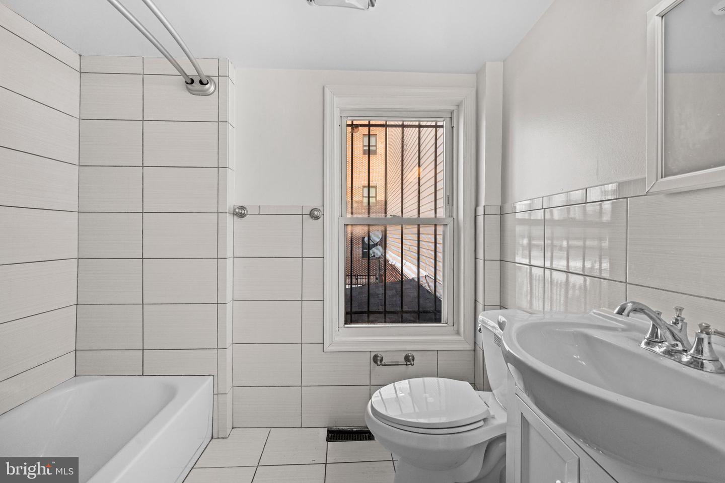 1003 V ST NW, WASHINGTON, District Of Columbia 20001, 2 Bedrooms Bedrooms, ,1 BathroomBathrooms,Residential,For sale,1003 V ST NW,DCDC2234806 MLS # DCDC2234806