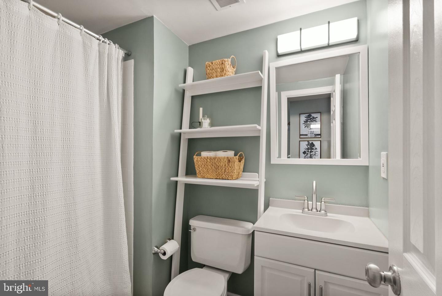 9607 LAKE BRADDOCK DR, BURKE, Virginia 22015, 3 Bedrooms Bedrooms, ,3 BathroomsBathrooms,Residential,For sale,9607 LAKE BRADDOCK DR,VAFX2282392 MLS # VAFX2282392