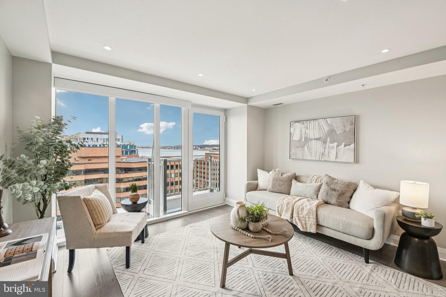 925 N FAIRFAX ST #908, ALEXANDRIA, Virginia 22314, 1 Bedroom Bedrooms, ,1 BathroomBathrooms,Residential,For sale,925 N FAIRFAX ST #908,VAAX2052432 MLS # VAAX2052432