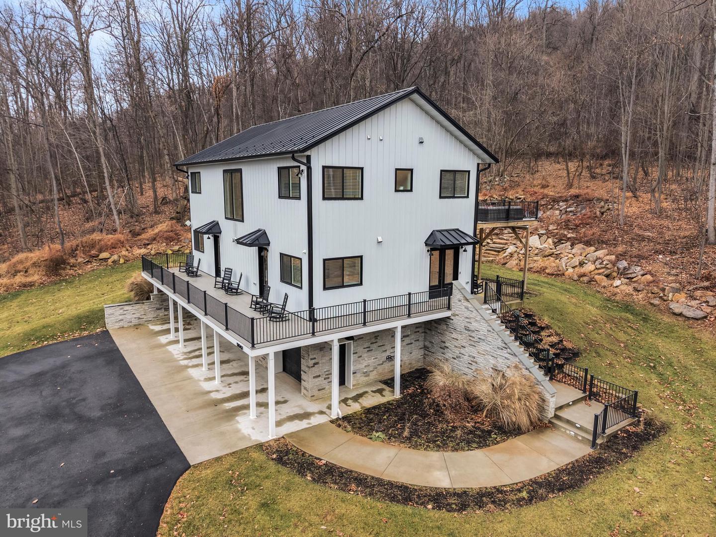 13543 HANGING ROCK LN, LOVETTSVILLE, Virginia 20180, 4 Bedrooms Bedrooms, ,4 BathroomsBathrooms,Residential,For sale,13543 HANGING ROCK LN,VALO2112532 MLS # VALO2112532