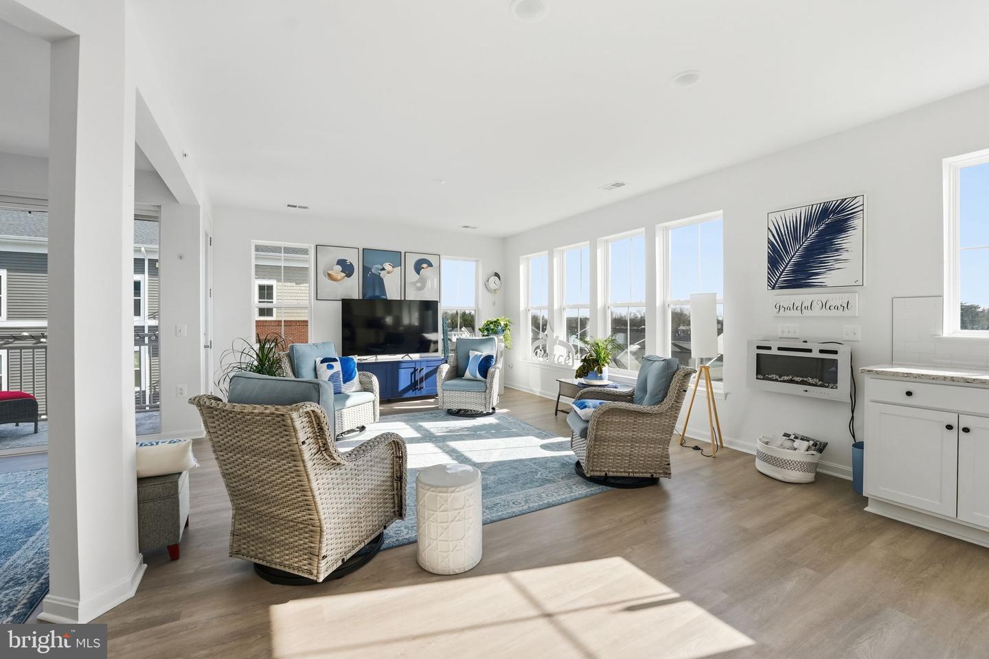 3720 HAVERTILL LN #407, WOODBRIDGE, Virginia 22193, 2 Bedrooms Bedrooms, ,2 BathroomsBathrooms,Residential,For sale,3720 HAVERTILL LN #407,VAPW2109312 MLS # VAPW2109312