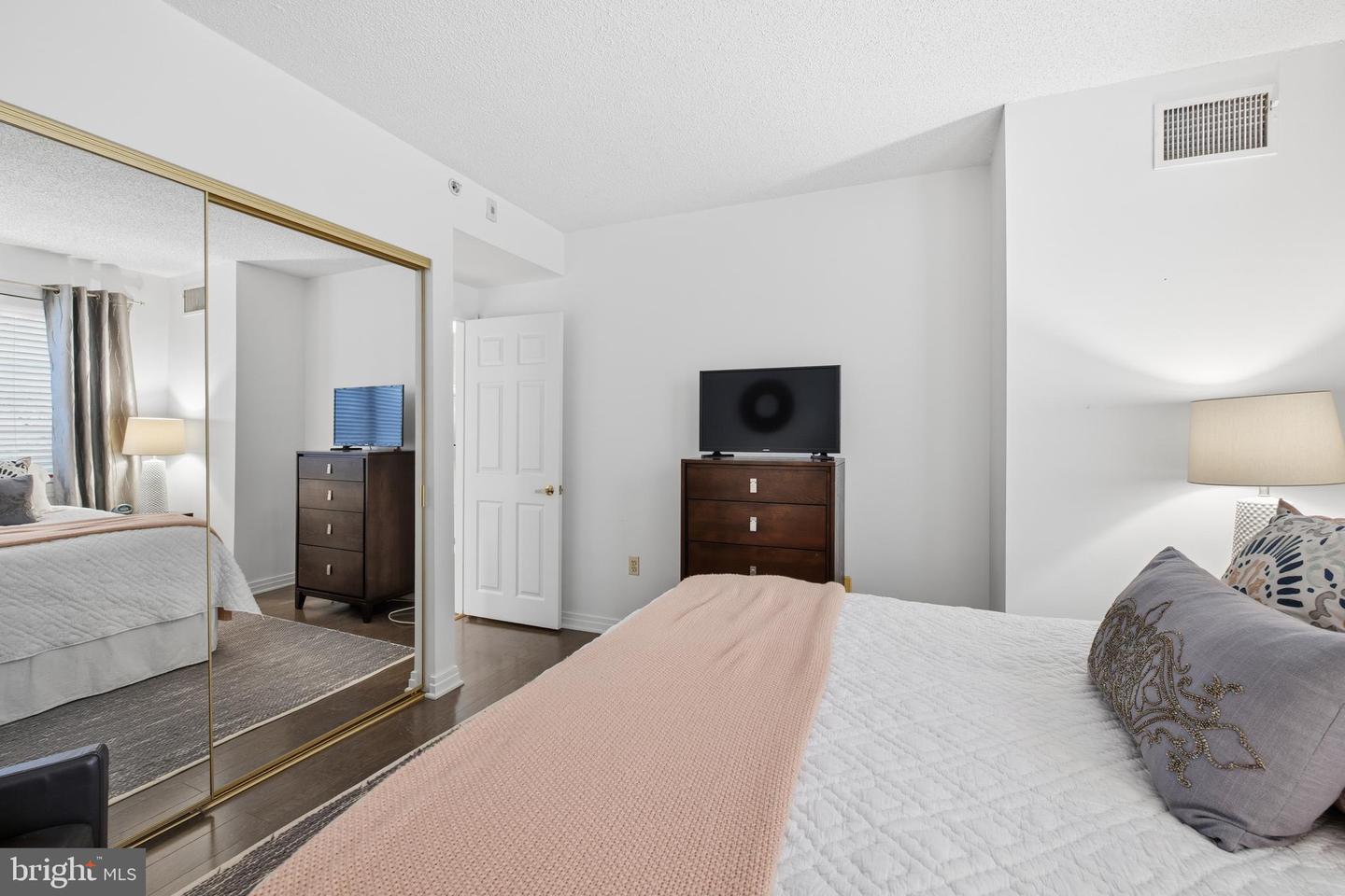 2301 N ST NW #212, WASHINGTON, District Of Columbia 20037, 1 Bedroom Bedrooms, ,1 BathroomBathrooms,Residential,For sale,2301 N ST NW #212,DCDC2235438 MLS # DCDC2235438 2301 N ST NW #212, WASHINGTON, District Of Columbia 20037, 1 Bedroom Bedrooms, ,1 BathroomBathrooms,Residential,For sale,2301 N ST NW #212,DCDC2235438 MLS # DCDC2235438