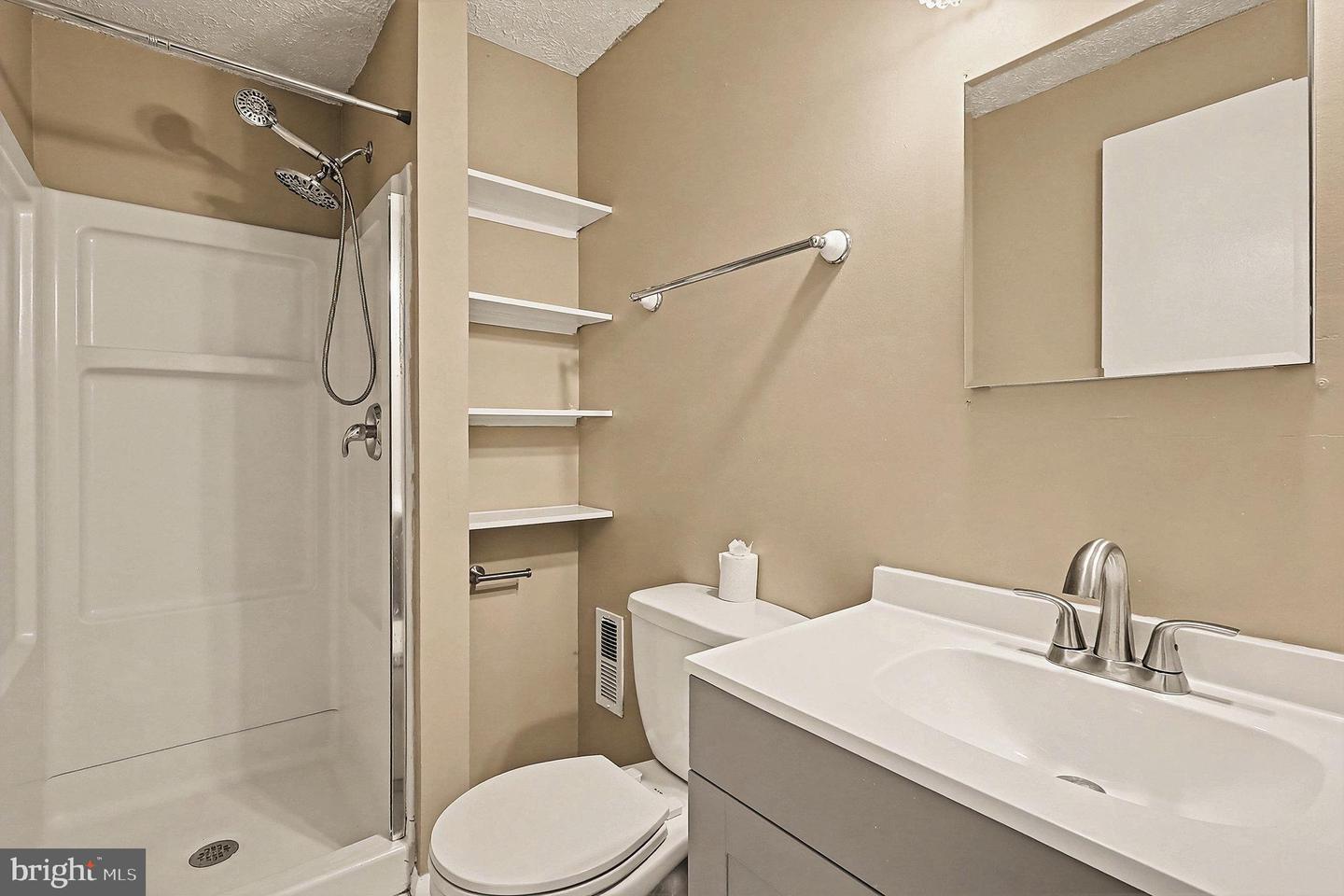 10161 E WILMINGTON ST, MANASSAS, Virginia 20109, 3 Bedrooms Bedrooms, 1 Room Rooms,2 BathroomsBathrooms,Residential,For sale,10161 E WILMINGTON ST,VAPW2109400 MLS # VAPW2109400