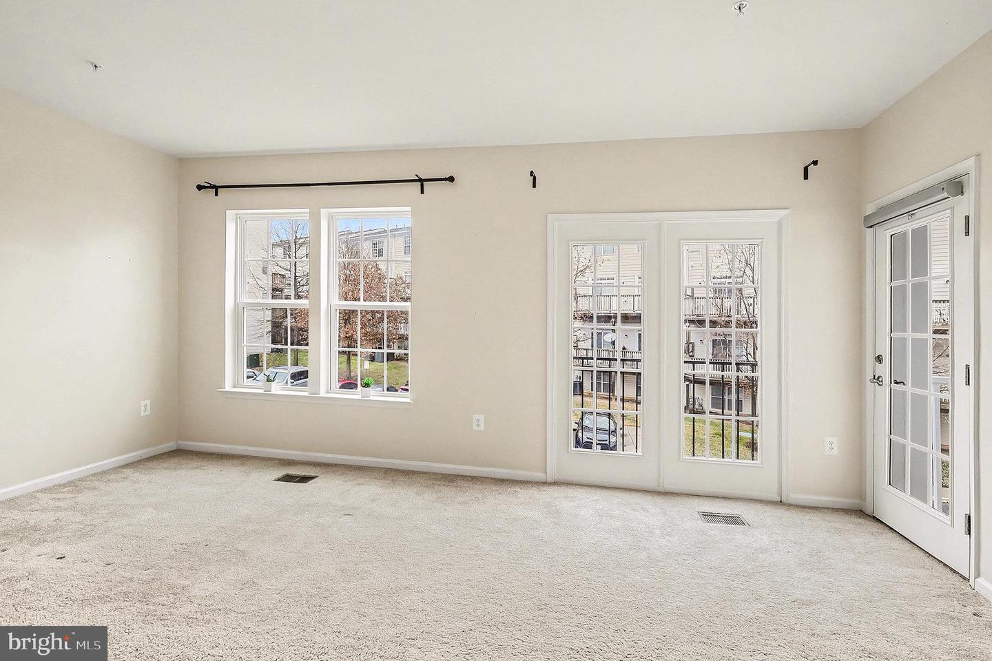 13933 HOLLOW WIND WAY #101, WOODBRIDGE, Virginia 22191, 3 Bedrooms Bedrooms, 6 Rooms Rooms,2 BathroomsBathrooms,Residential,For sale,13933 HOLLOW WIND WAY #101,VAPW2109458 MLS # VAPW2109458