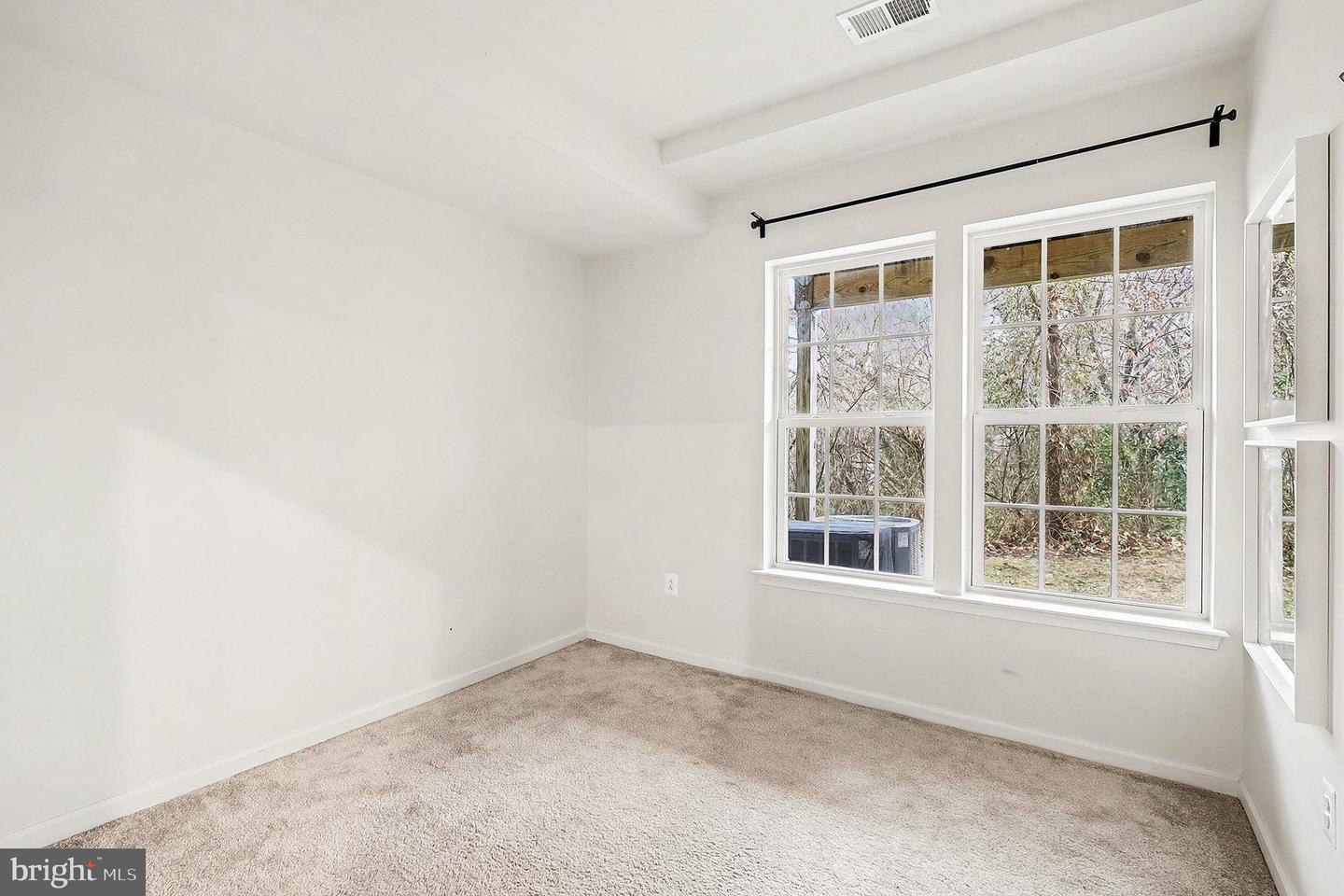 13933 HOLLOW WIND WAY #101, WOODBRIDGE, Virginia 22191, 3 Bedrooms Bedrooms, 6 Rooms Rooms,2 BathroomsBathrooms,Residential,For sale,13933 HOLLOW WIND WAY #101,VAPW2109458 MLS # VAPW2109458