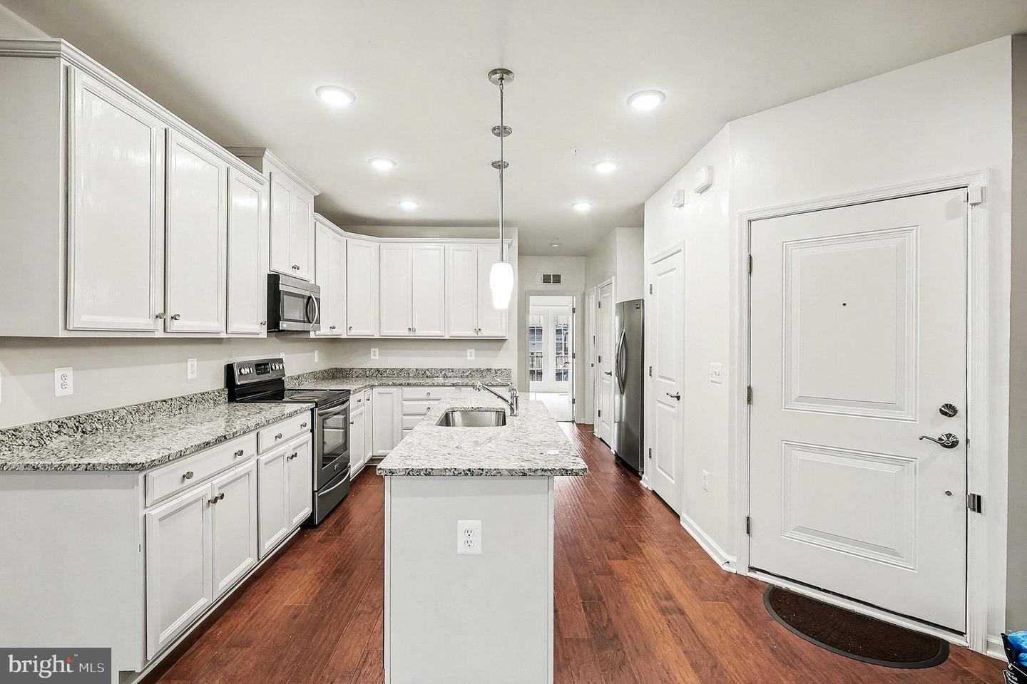 13933 HOLLOW WIND WAY #101, WOODBRIDGE, Virginia 22191, 3 Bedrooms Bedrooms, 6 Rooms Rooms,2 BathroomsBathrooms,Residential,For sale,13933 HOLLOW WIND WAY #101,VAPW2109458 MLS # VAPW2109458