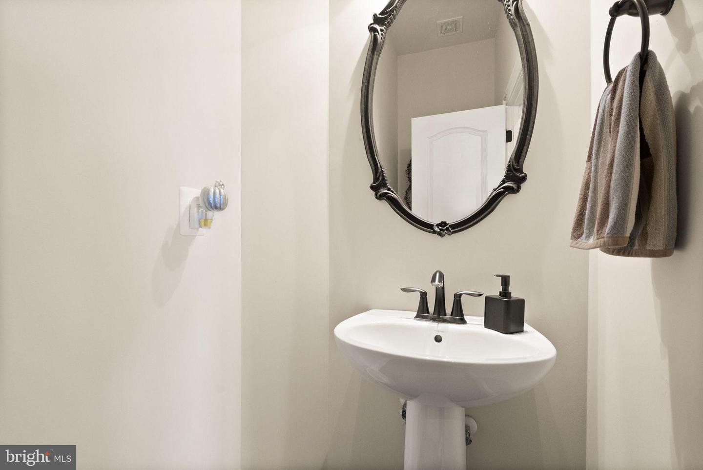 20950 GOOSE PRESERVE DR, ASHBURN, Virginia 20148, 4 Bedrooms Bedrooms, ,4 BathroomsBathrooms,Residential,For sale,20950 GOOSE PRESERVE DR,VALO2112634 MLS # VALO2112634