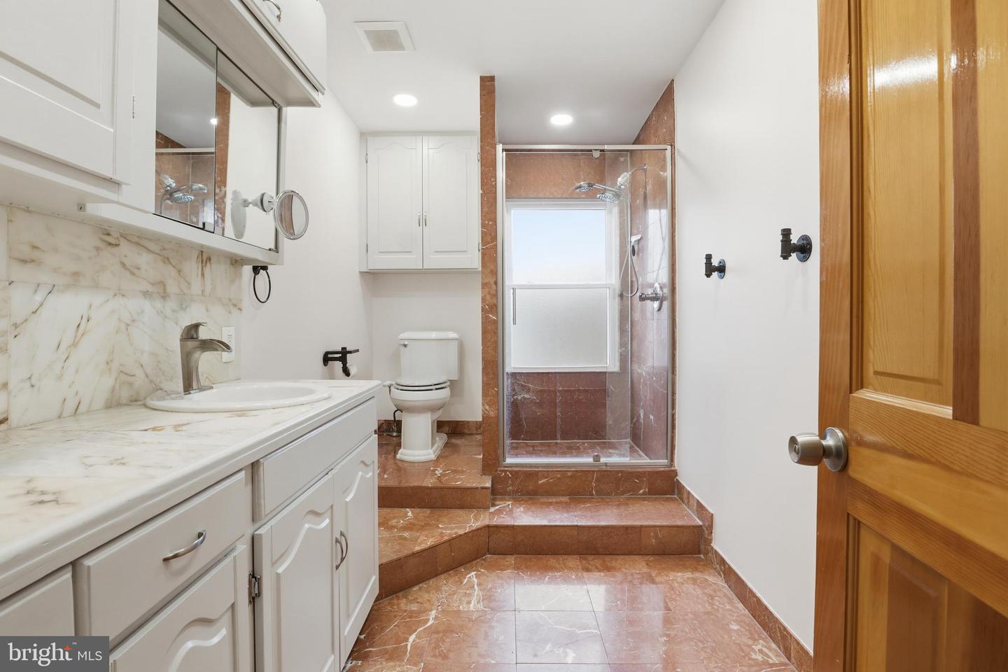 3134 CLAYBORNE AVE, ALEXANDRIA, Virginia 22306, 5 Bedrooms Bedrooms, ,3 BathroomsBathrooms,Residential,For sale,3134 CLAYBORNE AVE,VAFX2283130 MLS # VAFX2283130