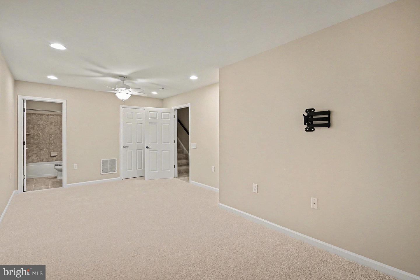 17083 GIBSON MILL RD, DUMFRIES, Virginia 22026, 3 Bedrooms Bedrooms, ,3 BathroomsBathrooms,Residential,For sale,17083 GIBSON MILL RD,VAPW2109472 MLS # VAPW2109472