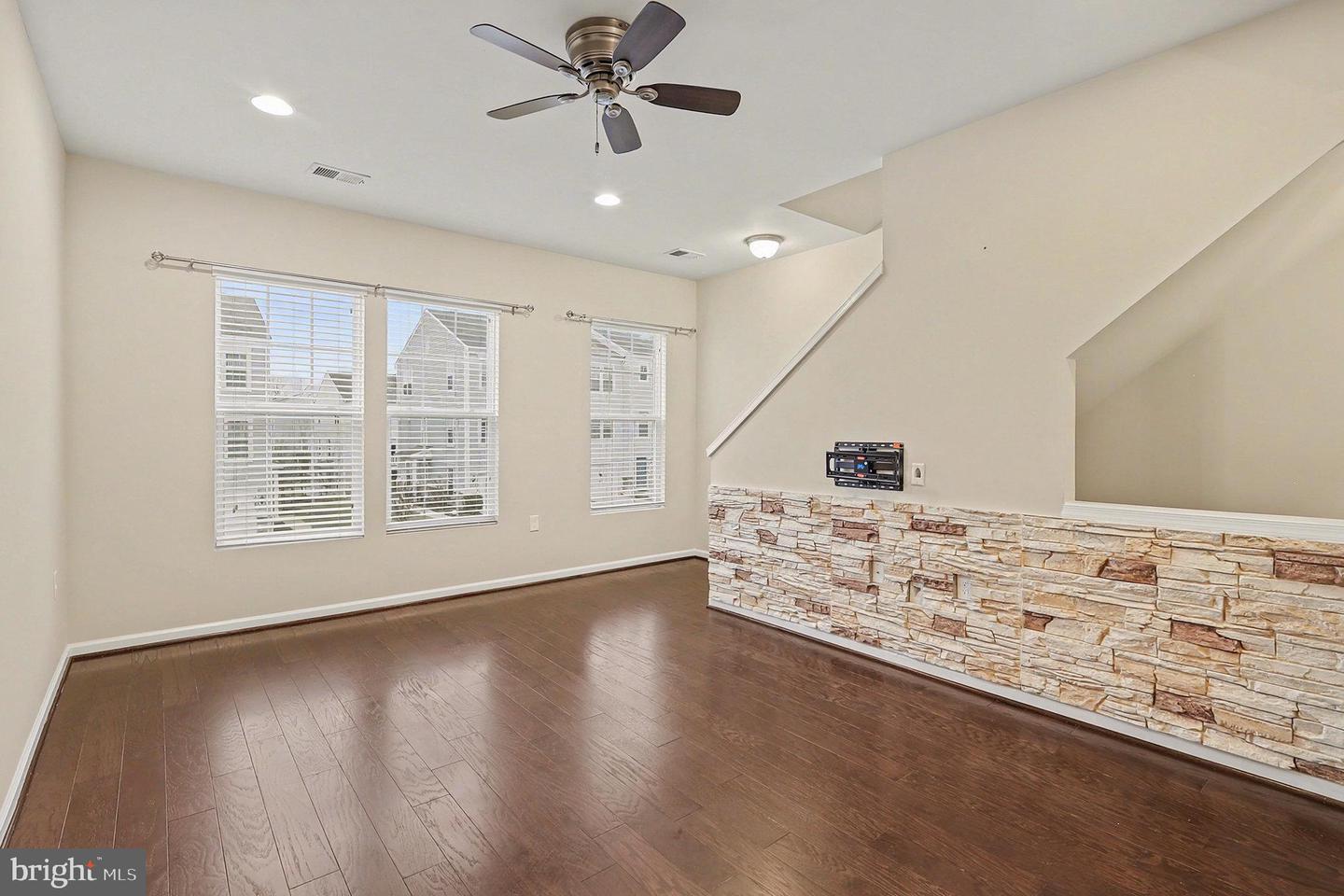 17083 GIBSON MILL RD, DUMFRIES, Virginia 22026, 3 Bedrooms Bedrooms, ,3 BathroomsBathrooms,Residential,For sale,17083 GIBSON MILL RD,VAPW2109472 MLS # VAPW2109472