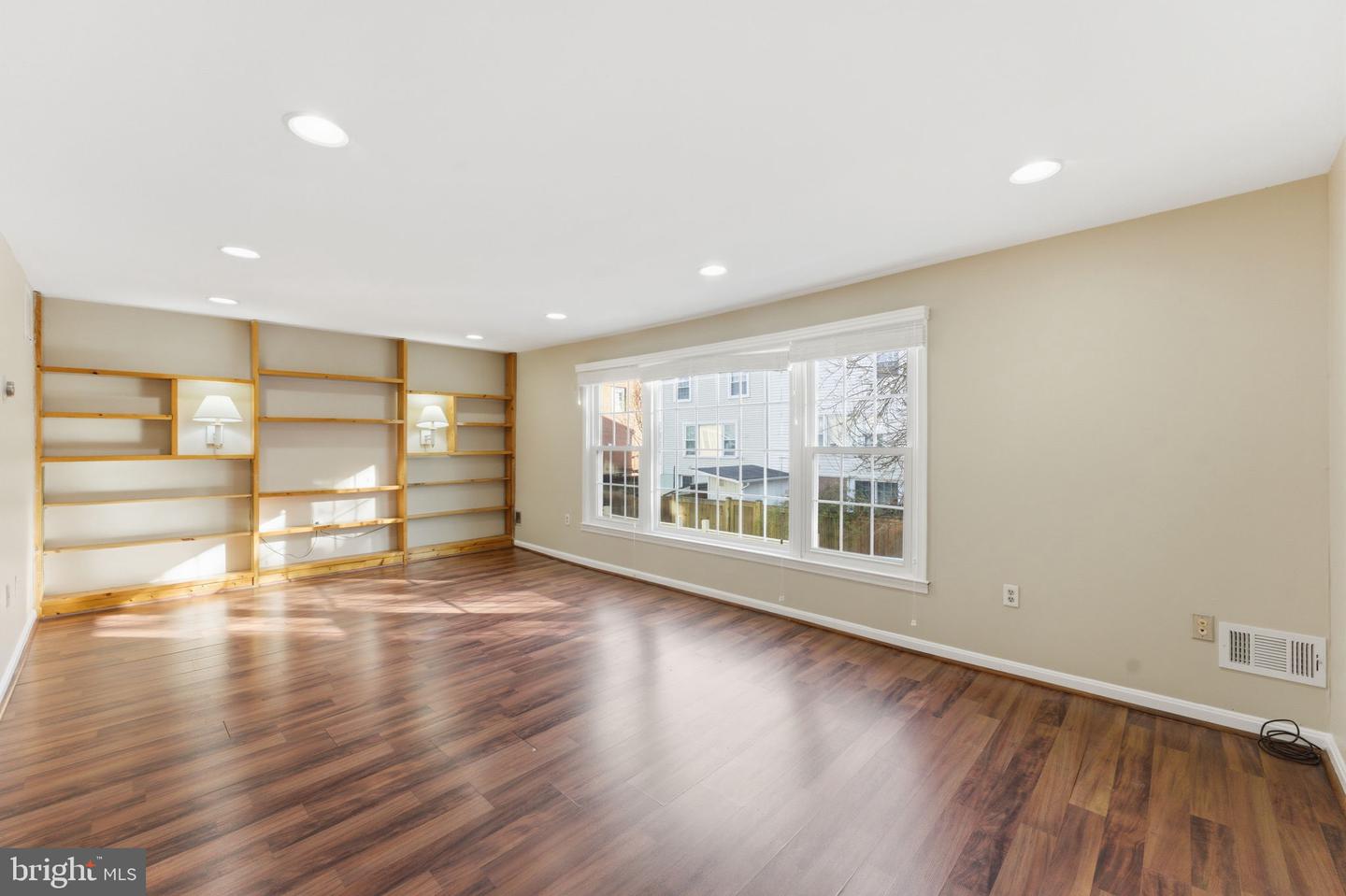 7960 CENTRAL PARK CIR, ALEXANDRIA, Virginia 22309, 4 Bedrooms Bedrooms, ,3 BathroomsBathrooms,Residential,For sale,7960 CENTRAL PARK CIR,VAFX2283182 MLS # VAFX2283182