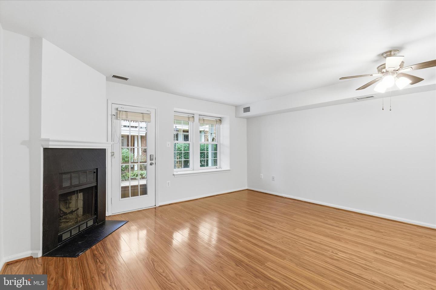 2586-E S ARLINGTON MILL DR #E, ARLINGTON, Virginia 22206, 1 Bedroom Bedrooms, ,1 BathroomBathrooms,Residential,For sale,2586-E S ARLINGTON MILL DR #E,VAAR2067120 MLS # VAAR2067120