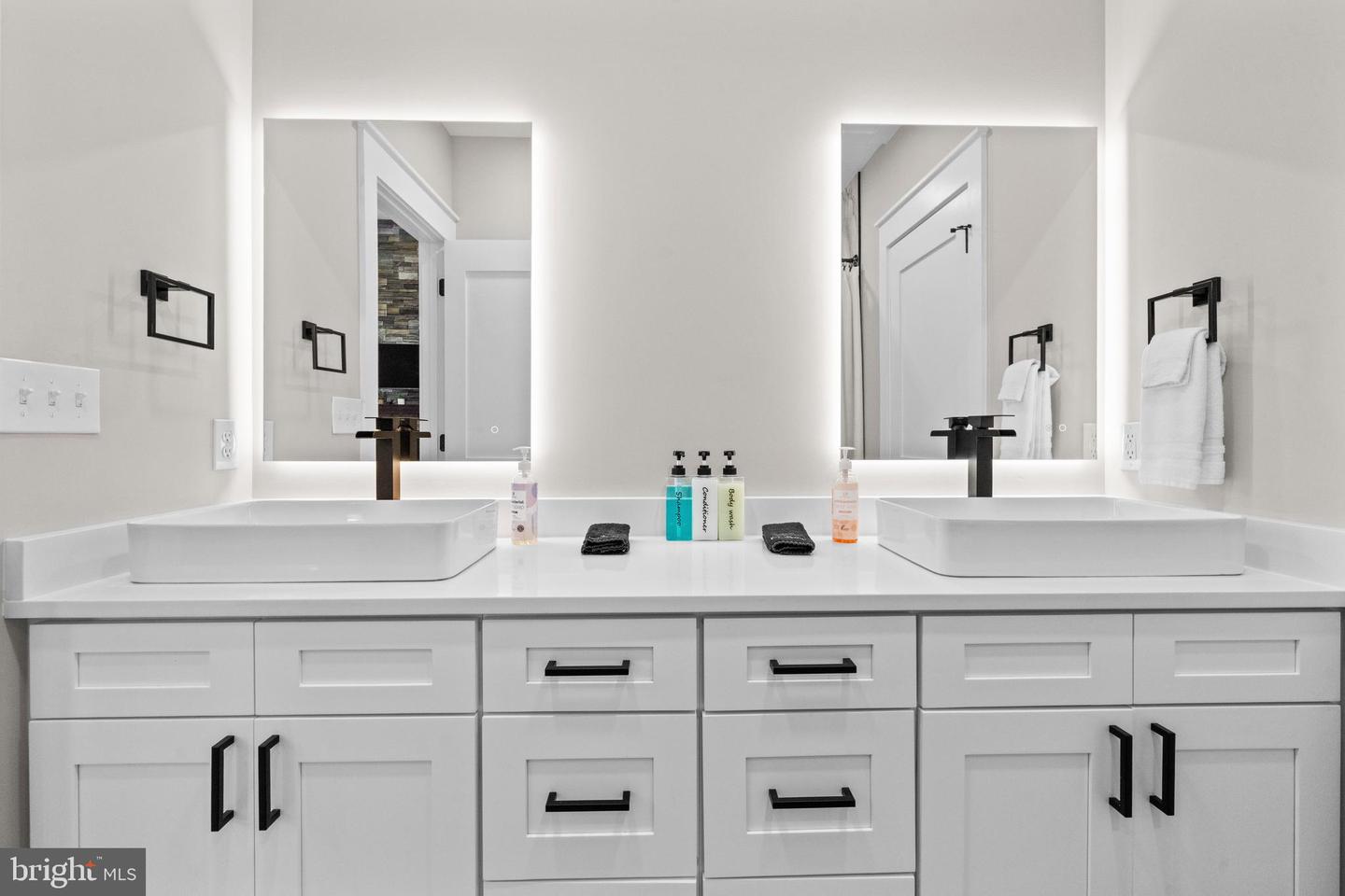 13549 HANGING ROCK LN, LOVETTSVILLE, Virginia 20180, 4 Bedrooms Bedrooms, ,4 BathroomsBathrooms,Residential,For sale,13549 HANGING ROCK LN,VALO2112946 MLS # VALO2112946