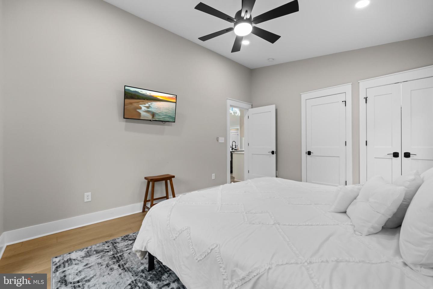 13549 HANGING ROCK LN, LOVETTSVILLE, Virginia 20180, 4 Bedrooms Bedrooms, ,4 BathroomsBathrooms,Residential,For sale,13549 HANGING ROCK LN,VALO2112946 MLS # VALO2112946