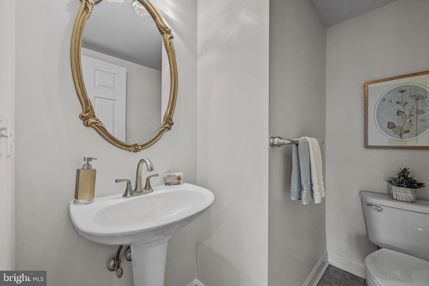 40452 HICKORY RIDGE PL, ALDIE, Virginia 20105, 4 Bedrooms Bedrooms, 19 Rooms Rooms,3 BathroomsBathrooms,Residential,For sale,40452 HICKORY RIDGE PL,VALO2112950 MLS # VALO2112950