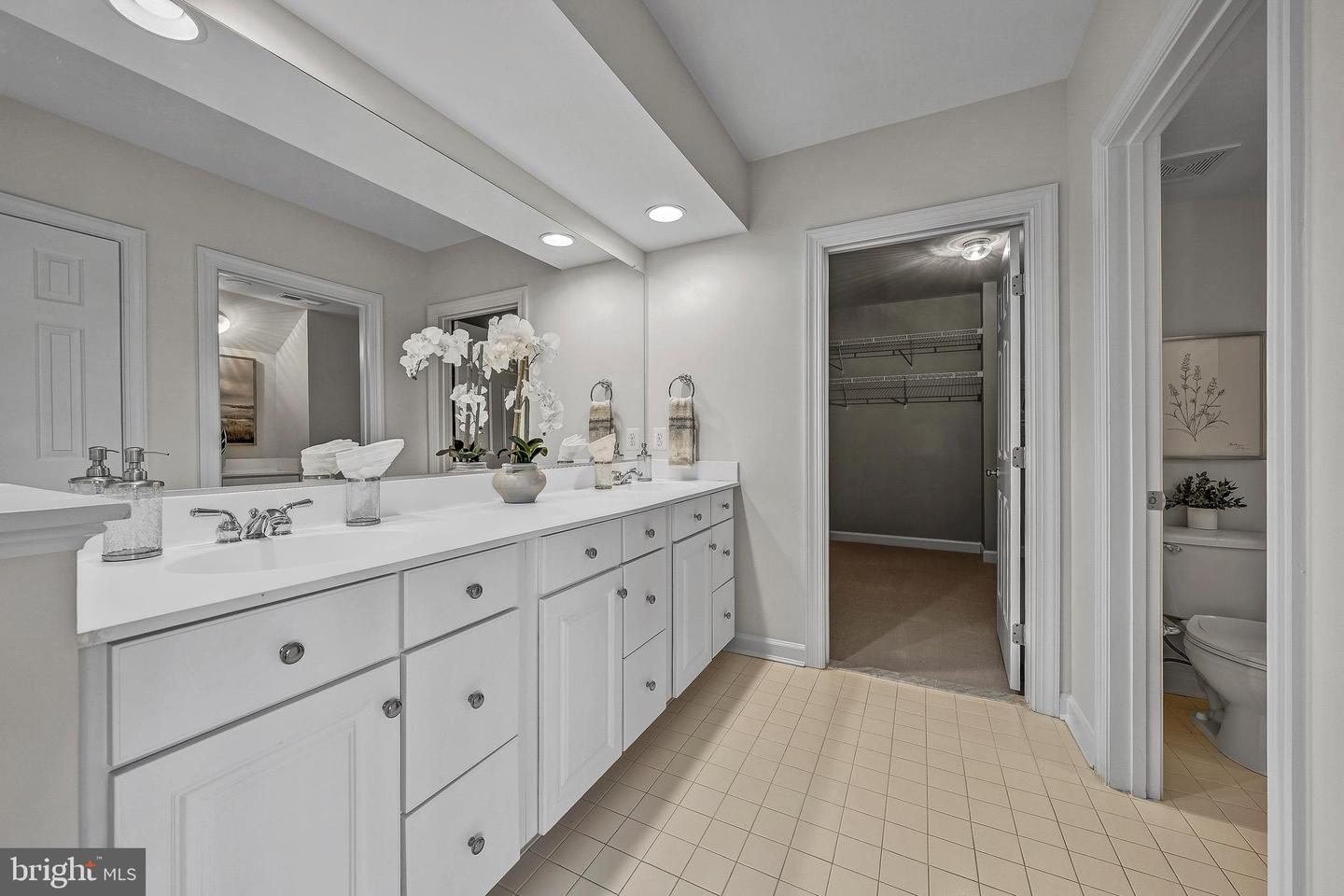 40452 HICKORY RIDGE PL, ALDIE, Virginia 20105, 4 Bedrooms Bedrooms, 19 Rooms Rooms,3 BathroomsBathrooms,Residential,For sale,40452 HICKORY RIDGE PL,VALO2112950 MLS # VALO2112950