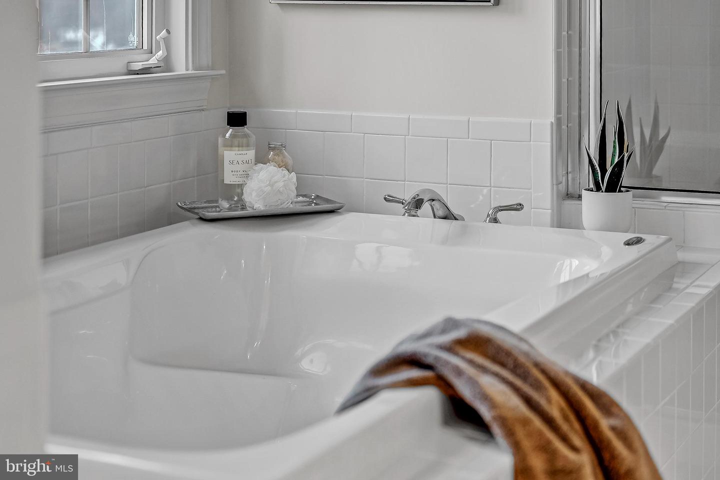 40452 HICKORY RIDGE PL, ALDIE, Virginia 20105, 4 Bedrooms Bedrooms, 19 Rooms Rooms,3 BathroomsBathrooms,Residential,For sale,40452 HICKORY RIDGE PL,VALO2112950 MLS # VALO2112950