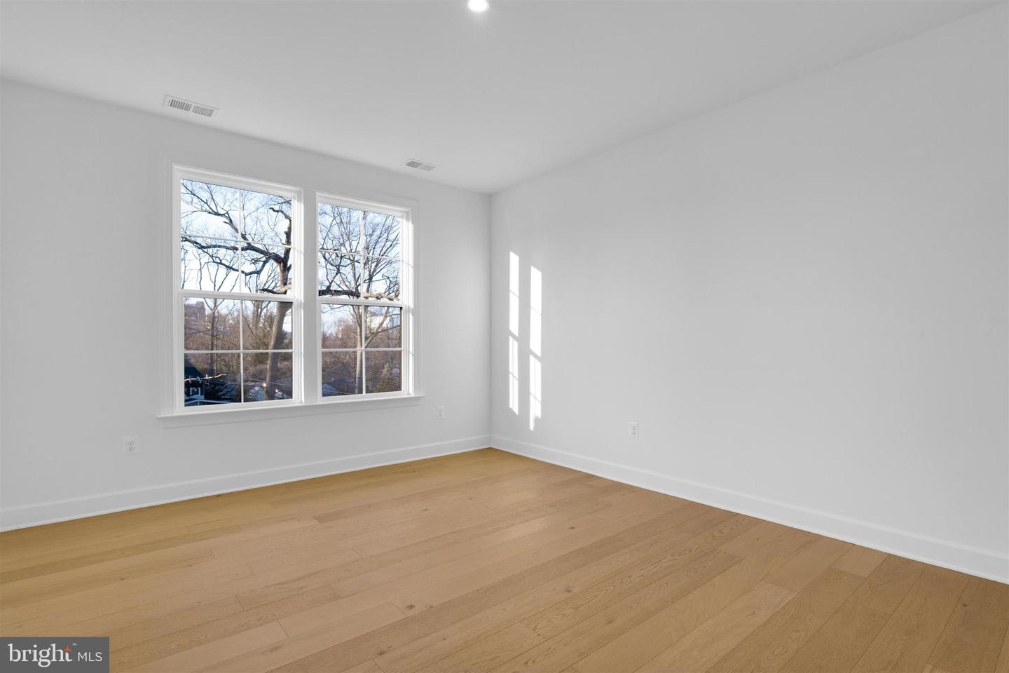 2021 NORDLIE PL, FALLS CHURCH, Virginia 22043, 6 Bedrooms Bedrooms, ,5 BathroomsBathrooms,Residential,For sale,2021 NORDLIE PL,VAFX2283276 MLS # VAFX2283276