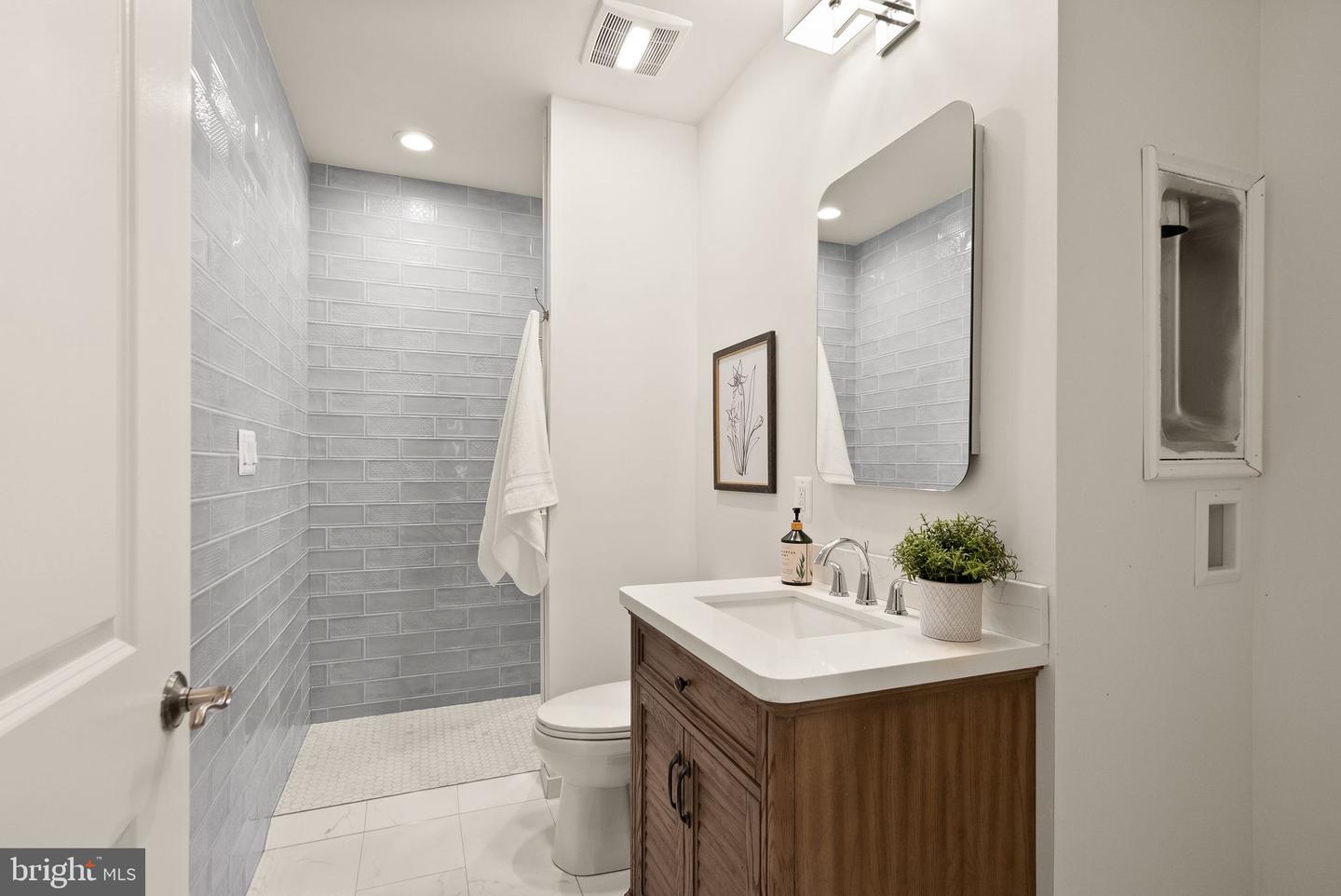 24974 FIRST HARVEST CT, ALDIE, Virginia 20105, 8 Bedrooms Bedrooms, ,5 BathroomsBathrooms,Residential,For sale,24974 FIRST HARVEST CT,VALO2112962 MLS # VALO2112962