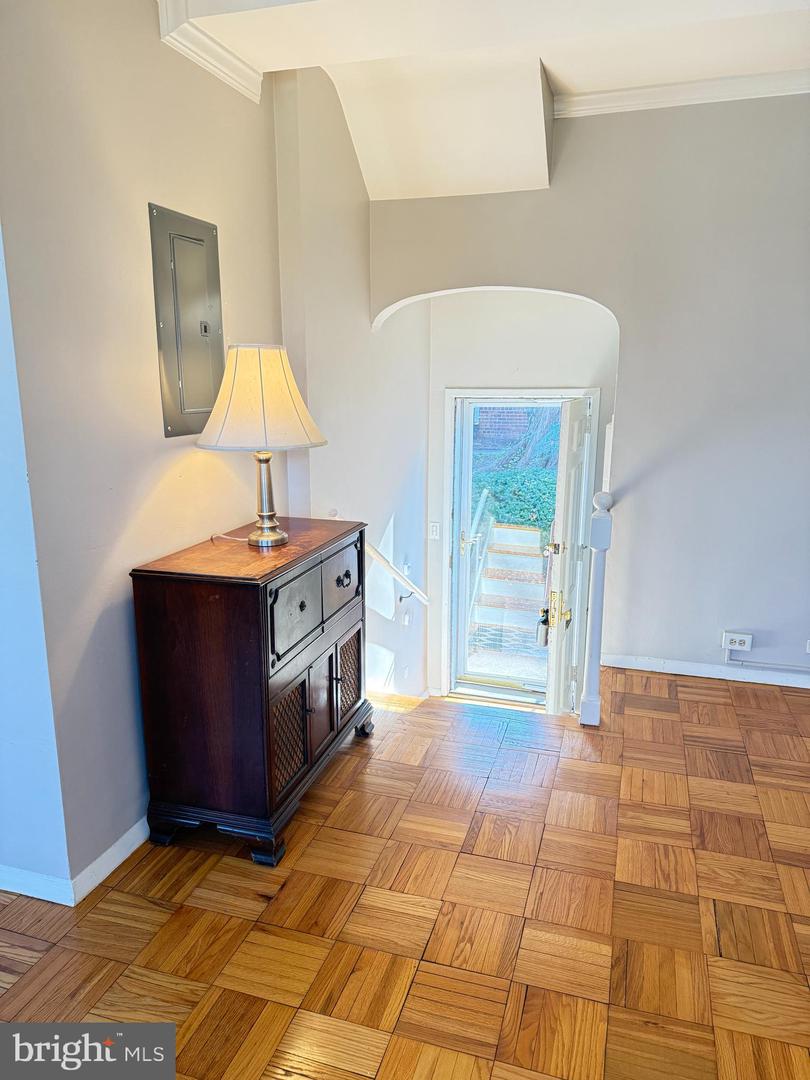 3516 MARTHA CUSTIS DR, ALEXANDRIA, Virginia 22302, 1 Bedroom Bedrooms, ,1 BathroomBathrooms,Residential,For sale,3516 MARTHA CUSTIS DR,VAAX2052650 MLS # VAAX2052650