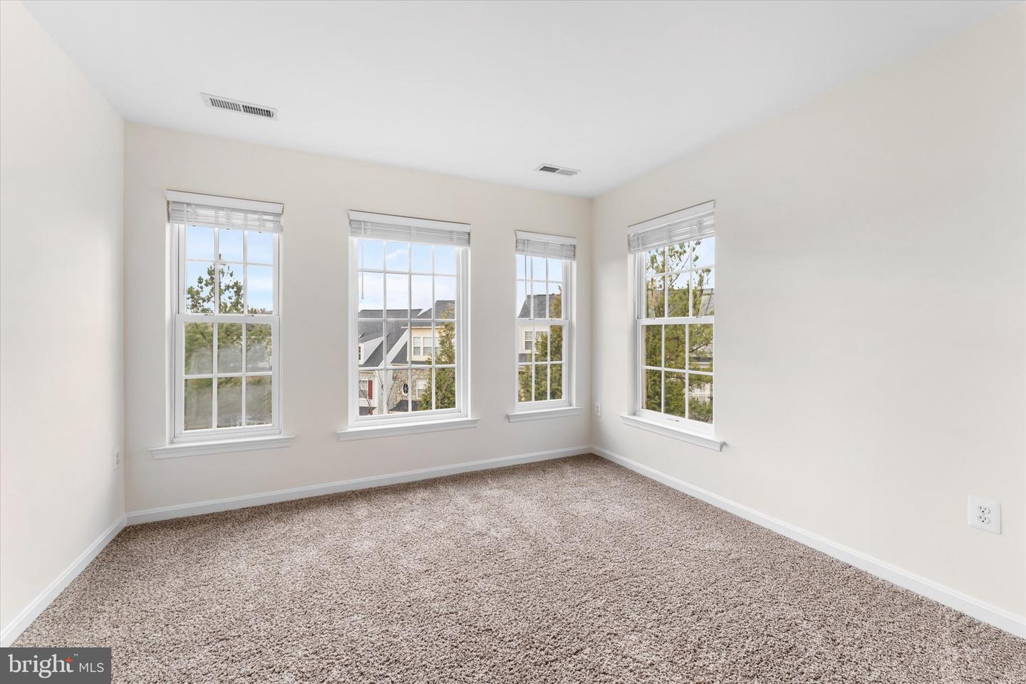 2509 OAK TREE LN, WOODBRIDGE, Virginia 22191, 3 Bedrooms Bedrooms, ,2 BathroomsBathrooms,Residential,For sale,2509 OAK TREE LN,VAPW2109704 MLS # VAPW2109704