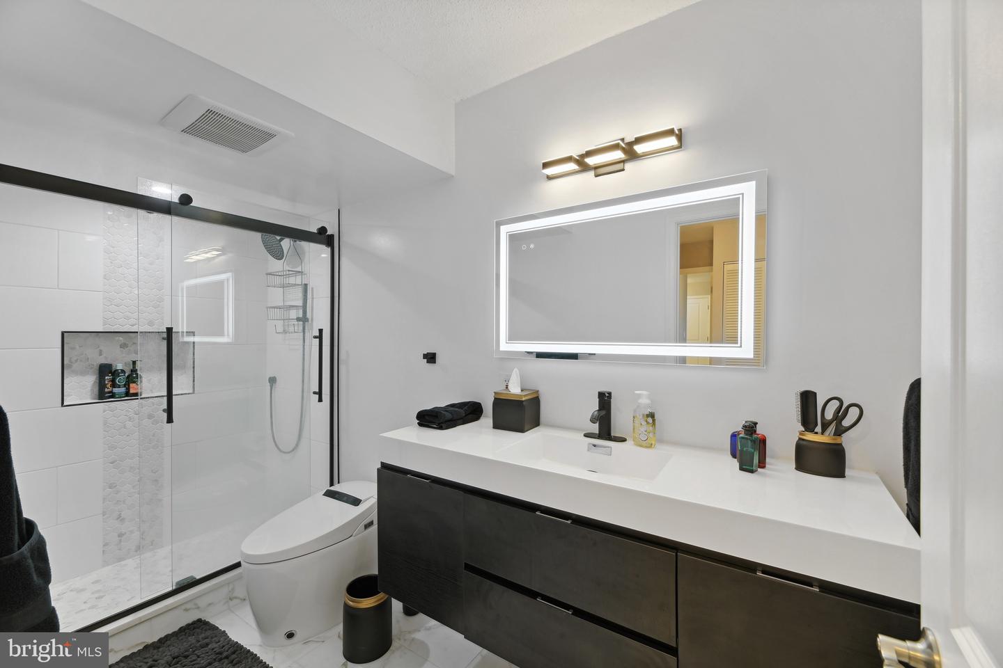 8380 GREENSBORO DR #322, MCLEAN, Virginia 22102, 2 Bedrooms Bedrooms, ,2 BathroomsBathrooms,Residential,For sale,8380 GREENSBORO DR #322,VAFX2283694 MLS # VAFX2283694 8380 GREENSBORO DR #322, MCLEAN, Virginia 22102, 2 Bedrooms Bedrooms, ,2 BathroomsBathrooms,Residential,For sale,8380 GREENSBORO DR #322,VAFX2283694 MLS # VAFX2283694