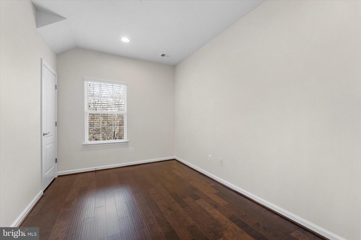 67 HARPERS MILL WAY, LOVETTSVILLE, Virginia 20180, 2 Bedrooms Bedrooms, 10 Rooms Rooms,2 BathroomsBathrooms,Residential,For sale,67 HARPERS MILL WAY,VALO2113040 MLS # VALO2113040