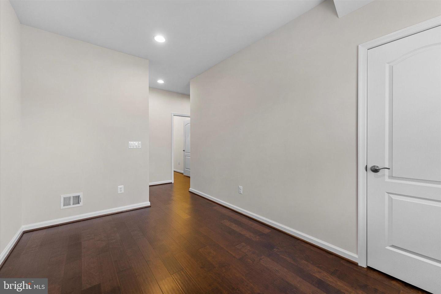 67 HARPERS MILL WAY, LOVETTSVILLE, Virginia 20180, 2 Bedrooms Bedrooms, 10 Rooms Rooms,2 BathroomsBathrooms,Residential,For sale,67 HARPERS MILL WAY,VALO2113040 MLS # VALO2113040