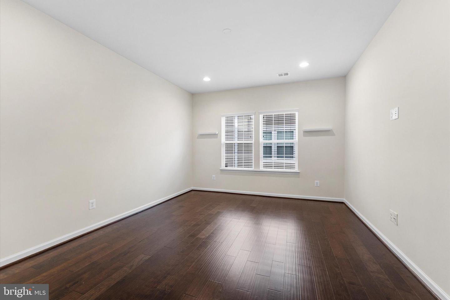 67 HARPERS MILL WAY, LOVETTSVILLE, Virginia 20180, 2 Bedrooms Bedrooms, 10 Rooms Rooms,2 BathroomsBathrooms,Residential,For sale,67 HARPERS MILL WAY,VALO2113040 MLS # VALO2113040