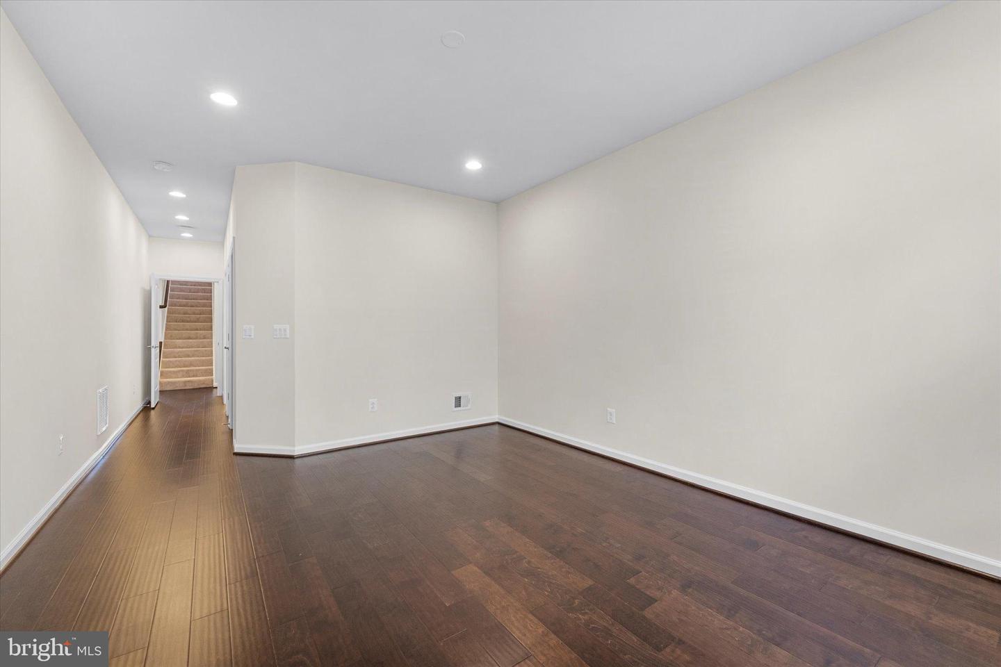 67 HARPERS MILL WAY, LOVETTSVILLE, Virginia 20180, 2 Bedrooms Bedrooms, 10 Rooms Rooms,2 BathroomsBathrooms,Residential,For sale,67 HARPERS MILL WAY,VALO2113040 MLS # VALO2113040