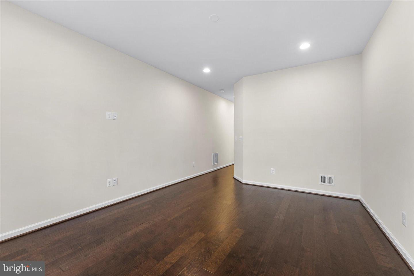 67 HARPERS MILL WAY, LOVETTSVILLE, Virginia 20180, 2 Bedrooms Bedrooms, 10 Rooms Rooms,2 BathroomsBathrooms,Residential,For sale,67 HARPERS MILL WAY,VALO2113040 MLS # VALO2113040