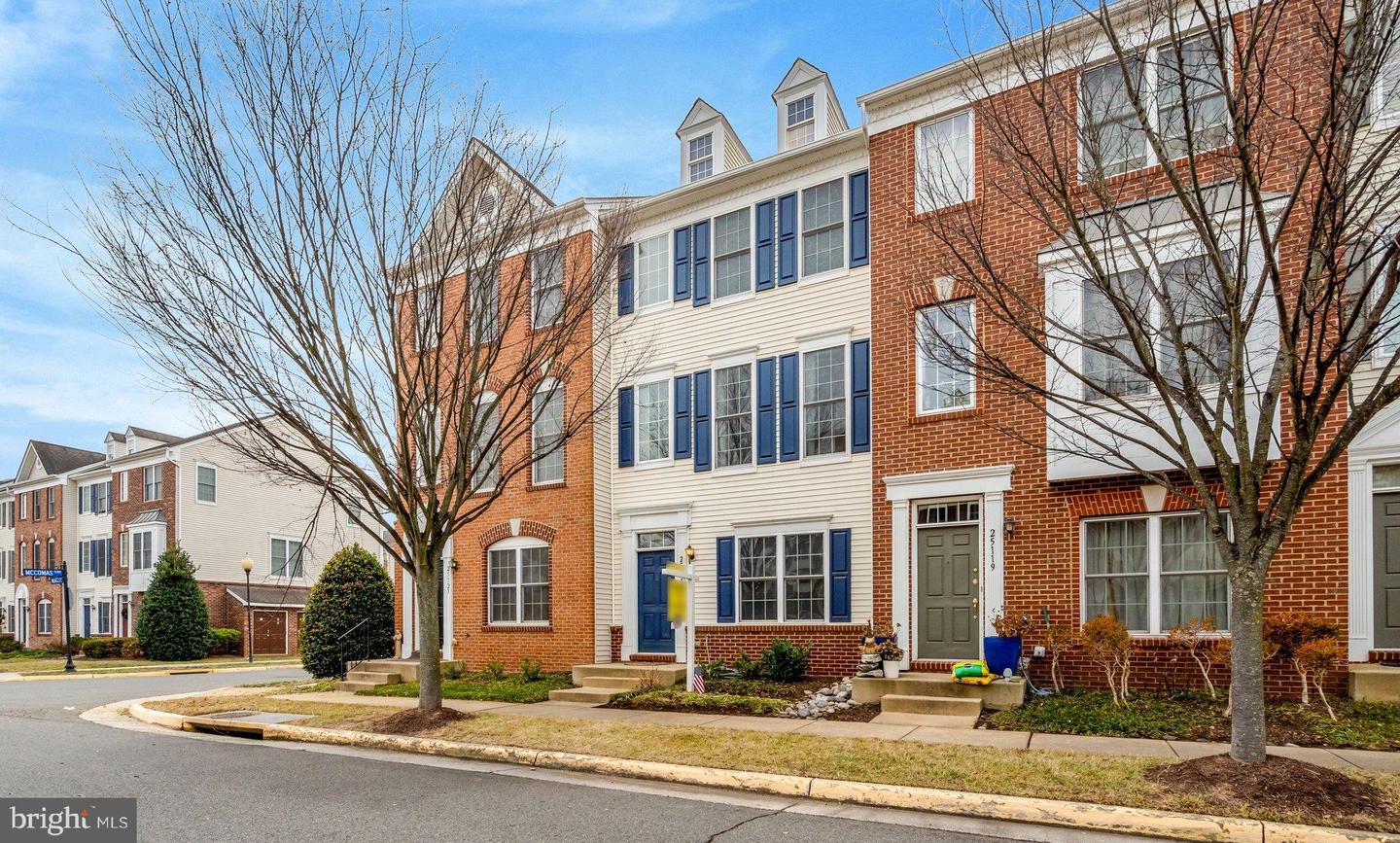 25121 MONTEITH TER, CHANTILLY, Virginia 20152, 4 Bedrooms Bedrooms, ,2 BathroomsBathrooms,Residential,For sale,25121 MONTEITH TER,VALO2113046 MLS # VALO2113046 25121 MONTEITH TER, CHANTILLY, Virginia 20152, 4 Bedrooms Bedrooms, ,2 BathroomsBathrooms,Residential,For sale,25121 MONTEITH TER,VALO2113046 MLS # VALO2113046