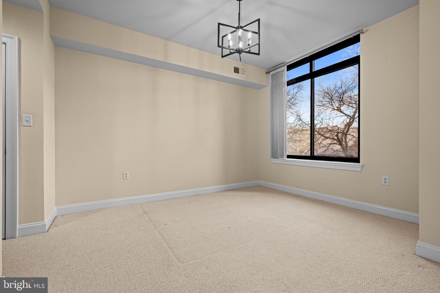 3625 10TH ST N #301, ARLINGTON, Virginia 22201, 2 Bedrooms Bedrooms, 8 Rooms Rooms,2 BathroomsBathrooms,Residential,For sale,3625 10TH ST N #301,VAAR2067224 MLS # VAAR2067224