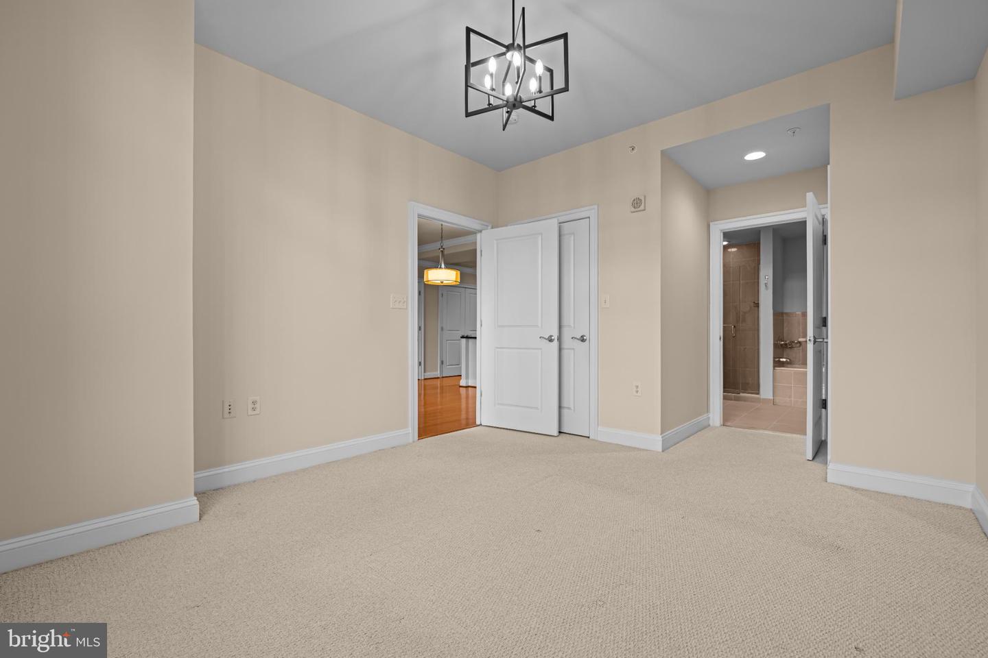 3625 10TH ST N #301, ARLINGTON, Virginia 22201, 2 Bedrooms Bedrooms, 8 Rooms Rooms,2 BathroomsBathrooms,Residential,For sale,3625 10TH ST N #301,VAAR2067224 MLS # VAAR2067224