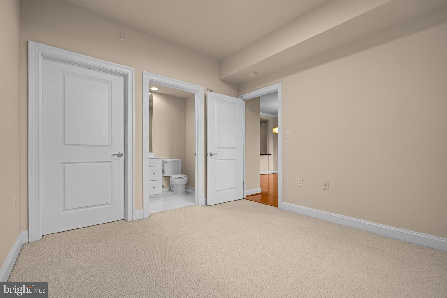 3625 10TH ST N #301, ARLINGTON, Virginia 22201, 2 Bedrooms Bedrooms, 8 Rooms Rooms,2 BathroomsBathrooms,Residential,For sale,3625 10TH ST N #301,VAAR2067224 MLS # VAAR2067224