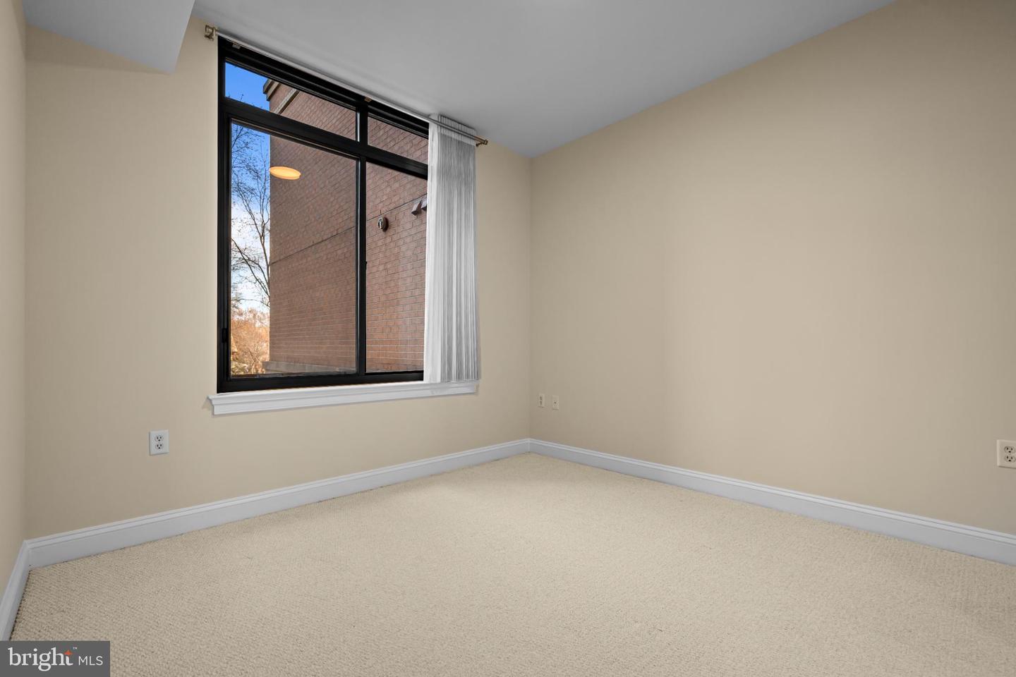 3625 10TH ST N #301, ARLINGTON, Virginia 22201, 2 Bedrooms Bedrooms, 8 Rooms Rooms,2 BathroomsBathrooms,Residential,For sale,3625 10TH ST N #301,VAAR2067224 MLS # VAAR2067224