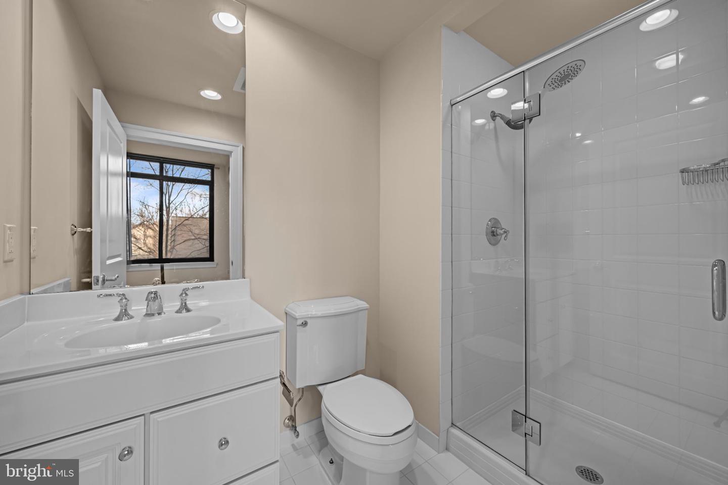 3625 10TH ST N #301, ARLINGTON, Virginia 22201, 2 Bedrooms Bedrooms, 8 Rooms Rooms,2 BathroomsBathrooms,Residential,For sale,3625 10TH ST N #301,VAAR2067224 MLS # VAAR2067224