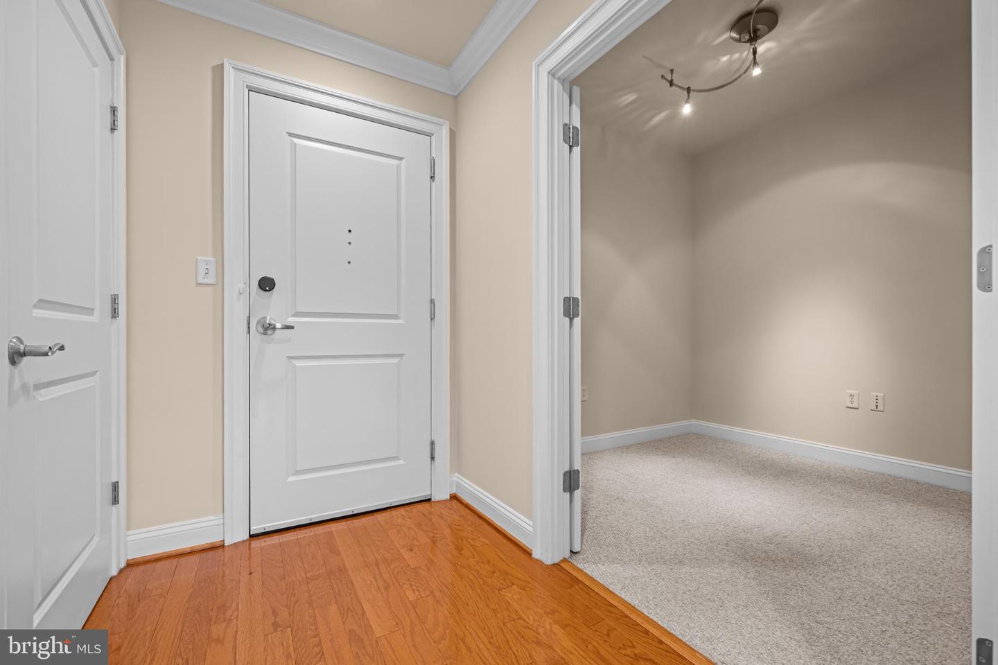 3625 10TH ST N #301, ARLINGTON, Virginia 22201, 2 Bedrooms Bedrooms, 8 Rooms Rooms,2 BathroomsBathrooms,Residential,For sale,3625 10TH ST N #301,VAAR2067224 MLS # VAAR2067224